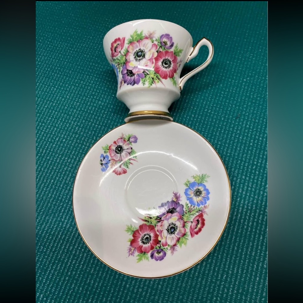 Windsor made in England. Floral Bone China Teacup and Saucer Set